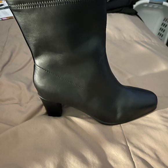 Aerosoles-fashion boots new in box size 10 only $50 - Picture 2 of 3